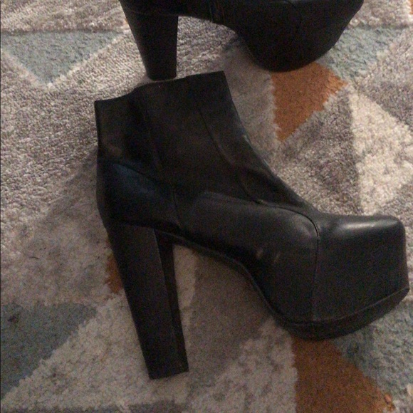 Boot - Picture 1 of 2